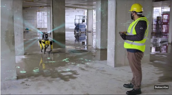 Foster + Partners는 현대자동차그룹 보스턴 다이나믹스(Boston Dynamics)의 로봇 개가 수집한 데이터를 사용하여 런던에서 건설 중인 배터시 루프 가든(Battersea Roof Gardens)의 디지털 트윈을 만들었습니다.(사진: dezeen, 영상 캡처, 클릭하면 영상을 볼 수 있음)