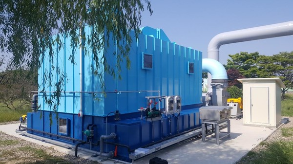 ◇김경희 아쿠아셀㈜ 대표이사가 개발한 소금물을 이용한 전기분해 약액 세정 탈취기(사진: 과기정통부)