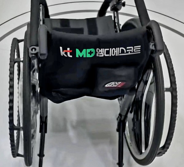 ◇엠디에스코트가 분당서울대병원·KT와 함께 하는 시범운영에 투입되는 '하이코어'의 자율주행 전동휠체어.