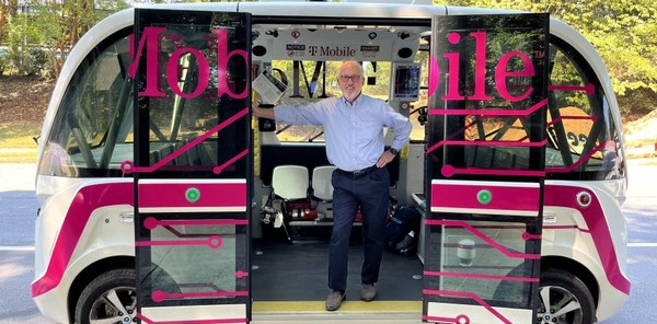 피치트리코너스에서 시범 운행 중인 T-Mobile