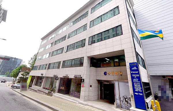  * 서울 용산구 한남동 소재 수영빌딩. 깨끗한나라 오너인 최병민 회장 일가의 가족회사 윤파트너스가 작년 4월 327억원에 매입했다. /네이버 지도. (사진 비즈워치)