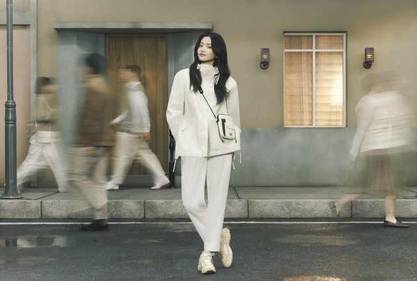 코오롱스포츠 웨더코트를 입은 김태리 화보 이미지(사진제공. 코오롱인더스트리)