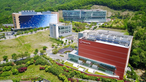 ㈜한화 건설부문이 시공한 한화시스템 ICT부문 죽전 데이터센터 및 신한금융그룹 데이터센터 (사진제공. 한화건설)