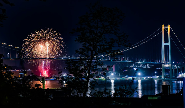 한화 건설부문 임직원 사진 공모전에서 대상을 차지한 '울산 대교에 피어오른 불꽃' (사진제공 한화 건설)