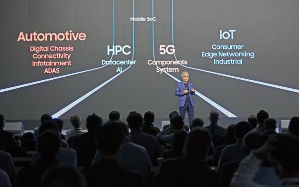  * 최시영 파운드리사업부장(사장)이 지난해 10월 3일(현지시간) 미국 실리콘밸리에서 열린 ‘삼성 파운드리 포럼 2022’에서 발표하고 있다. 