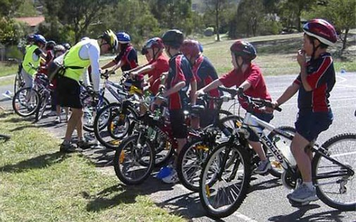  * 영국은 전문강사의 도움을 받아 어릴 때부터 자전거 교육을 철저히 받는 것으로 알려지고 있다. 
