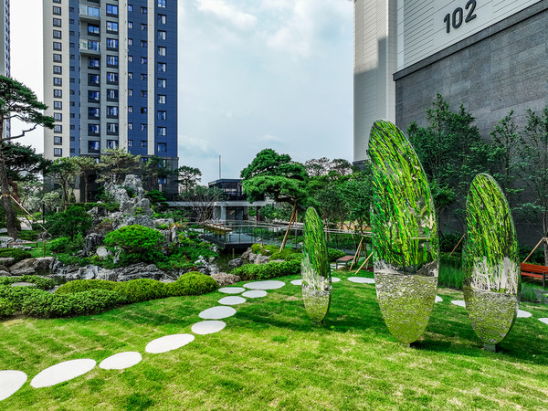 롯데캐슬 리버파크 시그니처에 설치된 권치규 작가의 작품 (사진. 롯데건설)