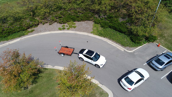 현대모비스가 북미 특화 기술로 개발한 트레일러 후방주행 보조시스템(TRA, Trailer Reverse Assistance) 시연 장면.(사진=현대모비스)