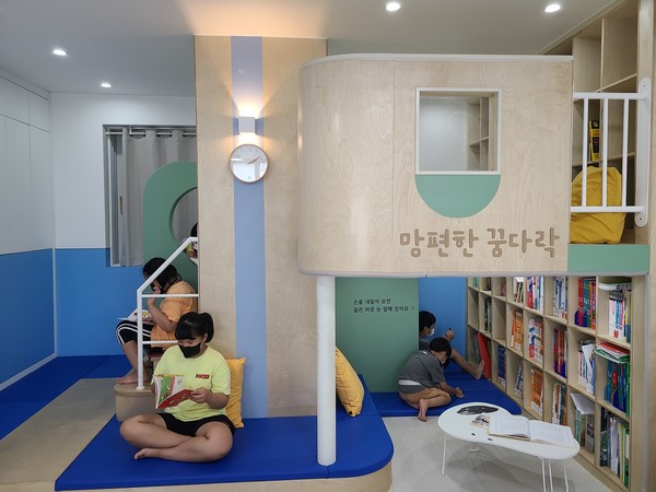  * 광주광역시에 위치한 _mom편한 꿈다락_ 66호점 내부 전경.