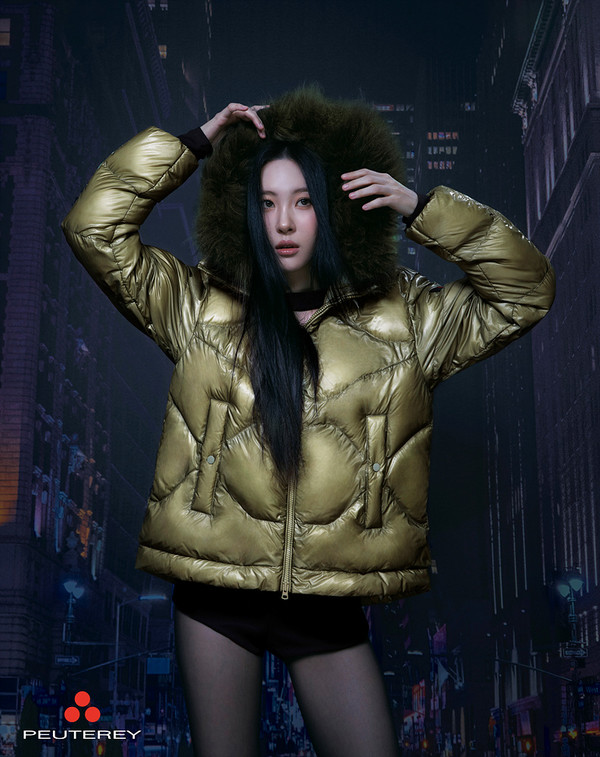 페트레이 퓨전다운을 입은 가수 선미 (사진. 페드레이)