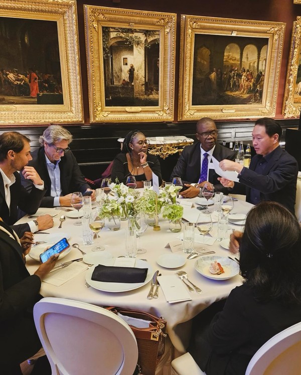 테니스 스타 라파엘 나달과 한 테이블에..