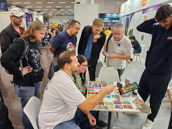 독일 박람회에 참여한 ‘디자인엑스플레이’, 앱 기반 보드게임 '아트 프렌지(Art Frenzy)'