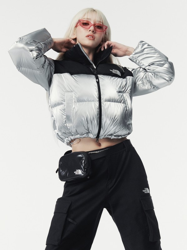 여성용 노벨티 눕시 다운을 착용한 노스페이스 홍보대사 전소미 (사진제공. 노스페이스)