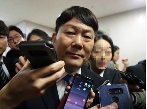  * 수백억대 횡령 혐의로 재판중인 김정규 타이어뱅크 회장. 김 회장은 재판중에도 LCC업체인 에어프레미아에 출자하는 등 광폭 경영 횡보를 보이고 있다. 