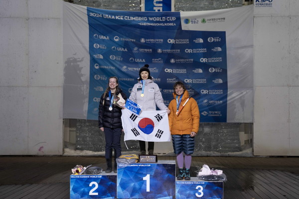 2024 청송 아이스클라이밍 월드컵 남자 리드부문 시상식 (사진제공. 대한산악연맹)