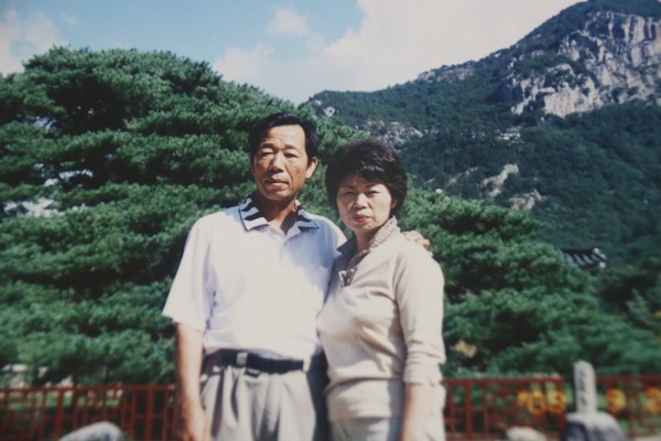 왼쪽부터 기증자 김인태 씨, 기증자의 아내 . 출처: 한국장기조직기증원