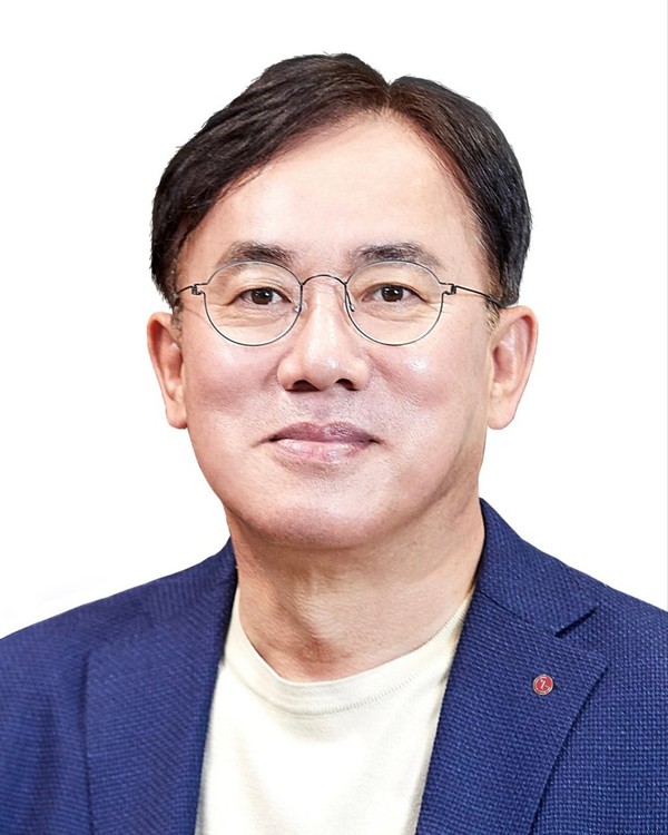  * 정철동 LG디스플레이 대표이사. 수렁에 빠진 LG디스플레이를 구해 낼 구원투수로 LG이노텍에서 LG디스플레이로 자리를 옮겼다.