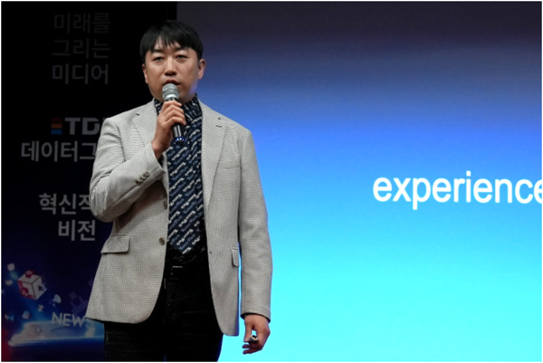 이승주 의장이 TDI 뉴스 서비스에 대해 발표하고 있다.