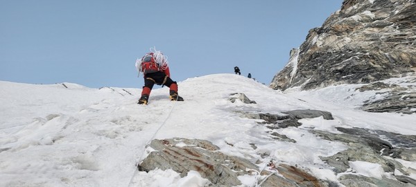 히말라야 쥬갈 1봉 등정사진 (사진제공. 대한산악구조협회)