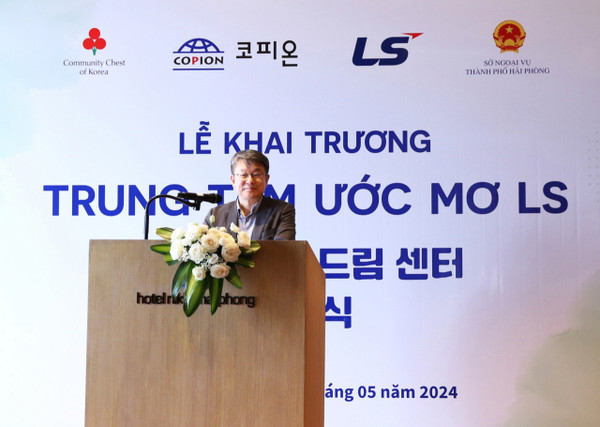 8일 베트남 하이퐁에서 열린 'LS 드림센터' 개소식에서 LS 안원형 사장이 인사말을 하고 있다