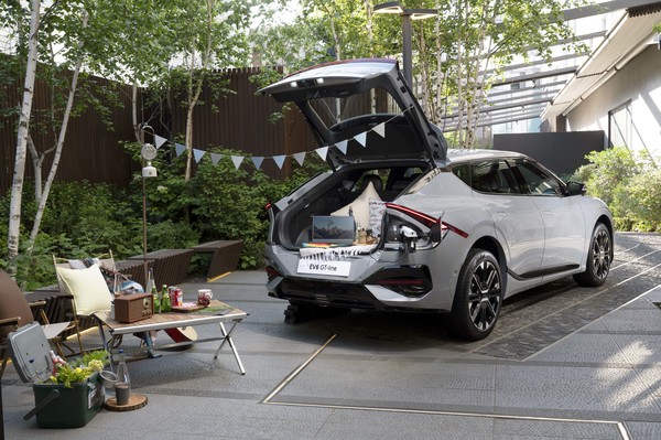 기아의 첫 전용 전기차가 더욱 완벽해진 모습으로 돌아왔다.