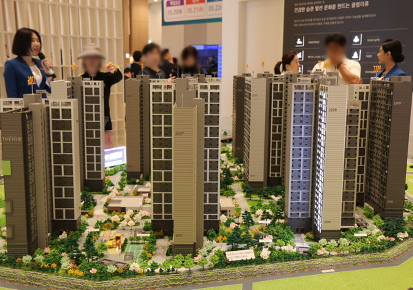 오산세교 한신더휴 견본주택에 주말 동안 많은 인파가 몰렸다. (사진. 한신공영)