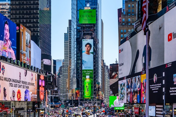 6월 한 달간 진행되는 뉴욕 타임스퀘어 옥외 광고
