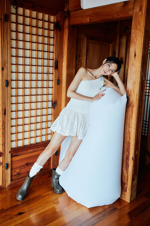 슈콤마보니 하트 레인부츠 김나영 화보 (사진. 슈콤마보니)