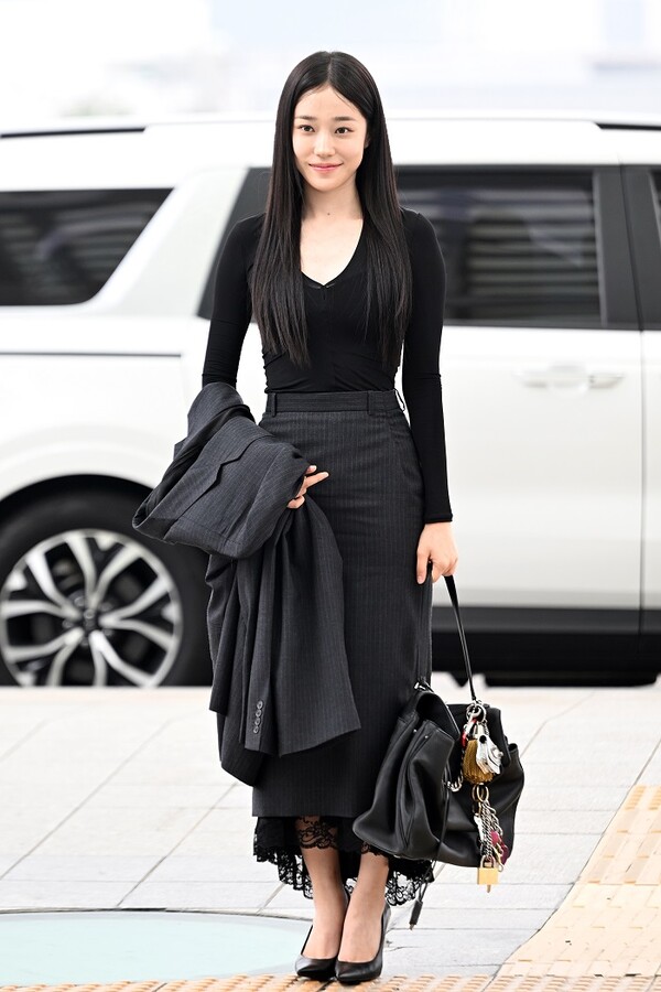 배우 노윤선가 발렌시아가 제53회 쿠틔르 컬렉션 참석을 위해 인천국제공항을 통해 출국했다. (사진제공. 발렌시아가)