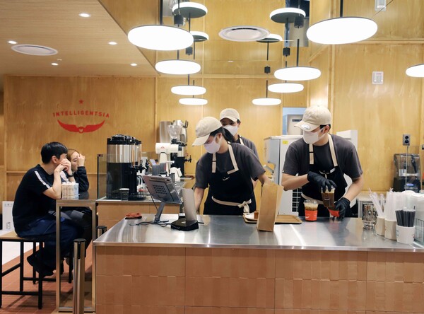신세계 백화점 본점에 문을 연 인텔리젠시아 커피바 (사진제공. 신세계백화점)
