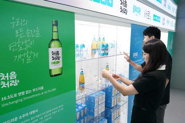 나우인명동에 문을 연 '처음처럼 X 크러시 소맥포차' 팝업스토어 (사진제공. 롯데면세점)