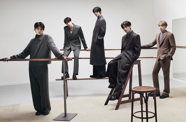 K팝 인기 보이그룹 투모로우바이투게더와 함께한 디올 ‘2024-2025 겨울 남성 컬렉션’ 화보 (사진제공. 디올)