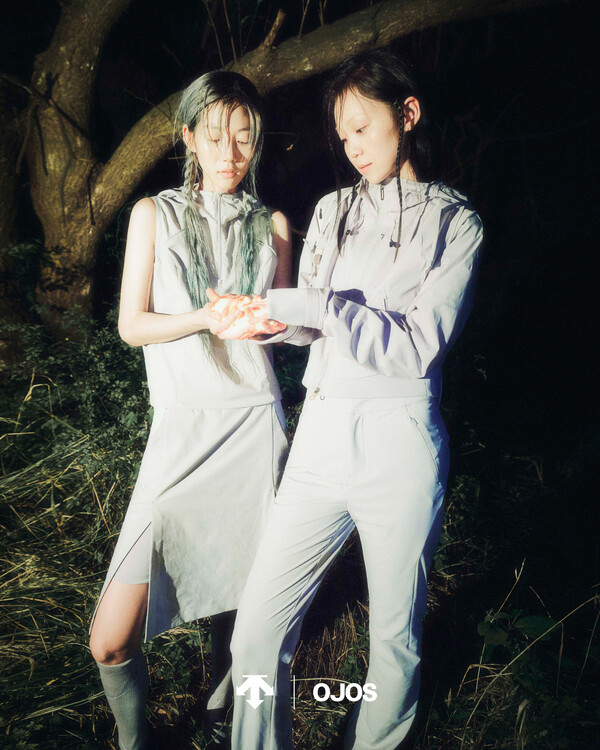 데상트가 디자이너 브랜드 오호스와의 컬래버레이션을 진행한다.