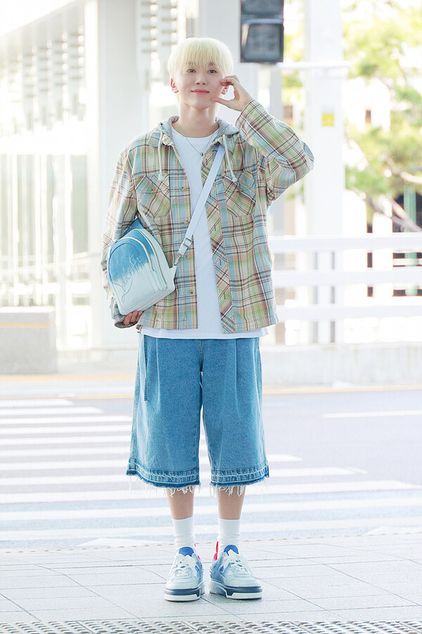 팬 사랑 담은 승관의 볼 하트 [사진 제공 = 크리스찬 루부탱]