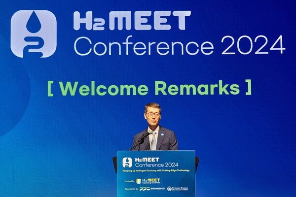 강남훈 조직위원장이 H2 MEET 컨퍼런스 2024 리더스 서밋 환영사를 하고 있다. (사진제공=H2 MEET 조직위원회)