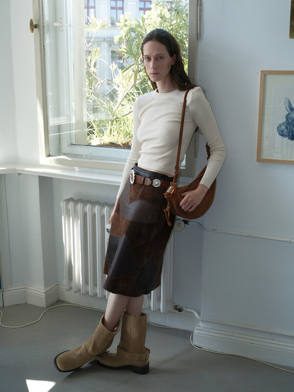 아카이브 앱크 스웨이드 버클부츠 (사진제공=코오롱 FnC)