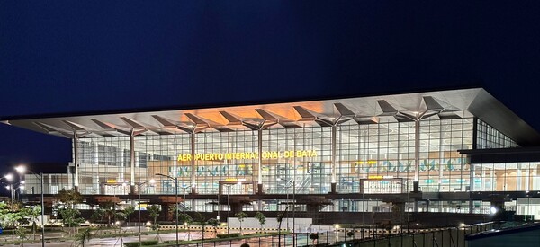 적도기니 바타 국제공항 준공사진 (사진제공=쌍용건설)