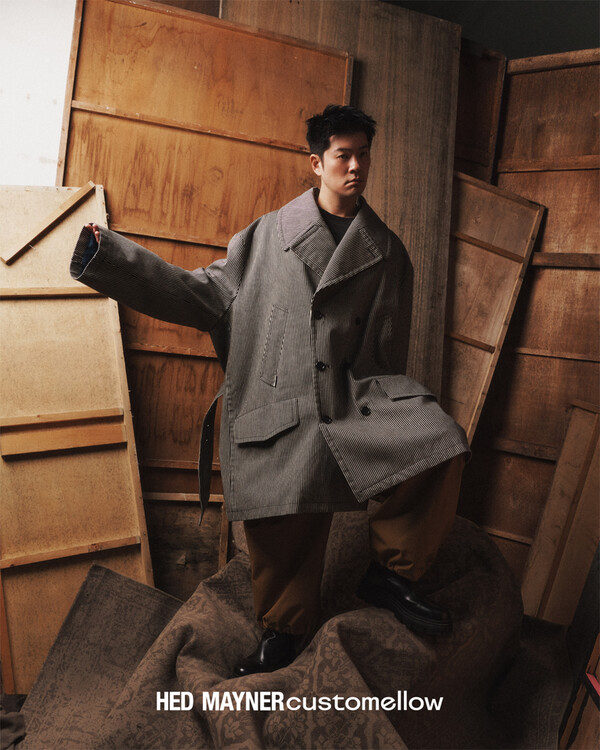 커스텀멜로우가 세계적인 디자이너 헤드메이너 협업 컬렉션을 출시했다. 사진은 장기하 화보 이미지 (사진제공=코오롱FnC)