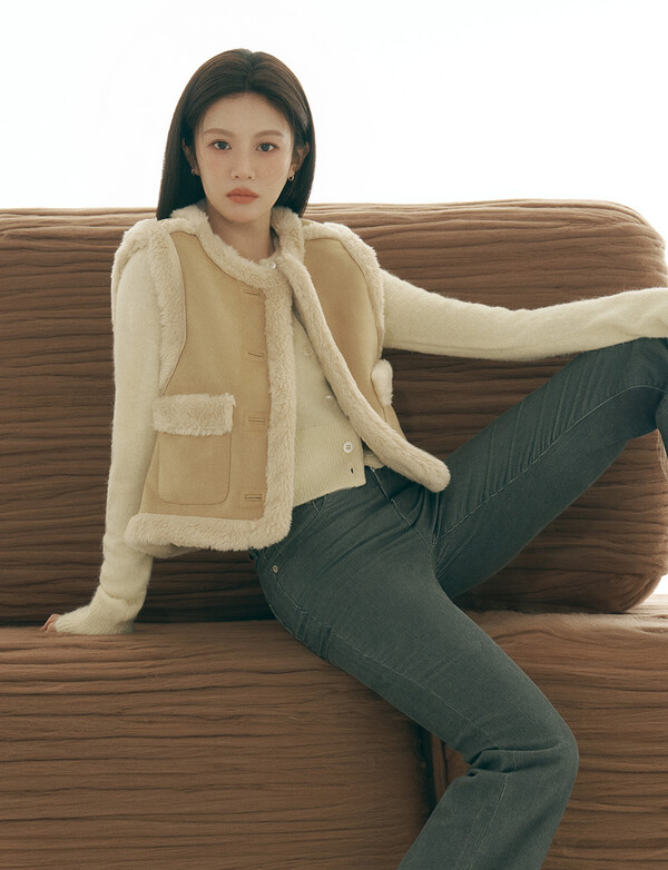 마리떼 프랑소와 저버가 배우 고윤정과 함께한 2024 겨울 캠페인 화보를 공개했다. 