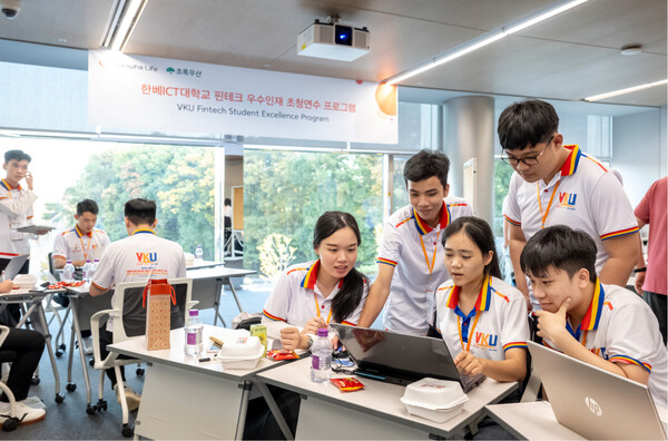 한베ICT대학교 학생들이 지난 30일 한화생명의 기업 연수원 ‘라이프파크’에서 핀테크 아이디어 경진대회에 참여했다. [출처: 한화생명]