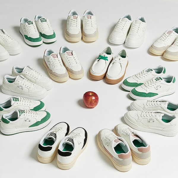 애플 스킨으로 제작한 스니커즈 [사진 제공 : 온프]