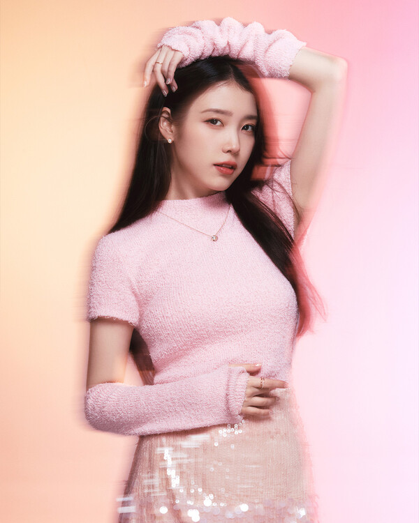 아이유 홀리데이 캠페인 화보 (사진제공=제이에스티나)