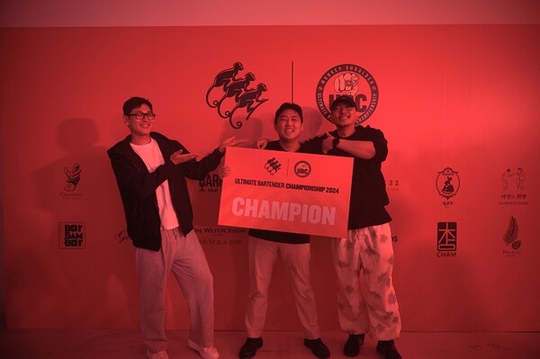 (좌측부터) UBC 2023년 우승자 조준영 바텐더, 2024년 우승자 김용훈 바텐더, 2022년 이강신 바텐더