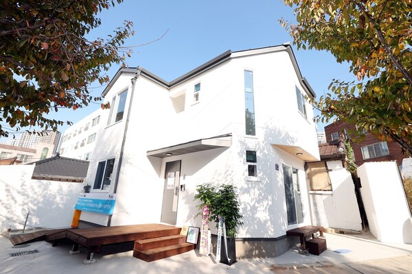 대우건설이 고 배용석 애국지사 손자분께 헌정한 새집 (사진제공=대우건설)