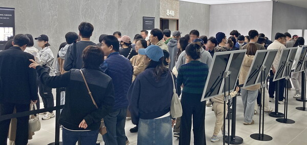 ‘청주테크노폴리스 힐데스하임 더원’ 견본주택에 주말 3일동안 1만7000여명이 몰렸다. (사진제공=원건설)