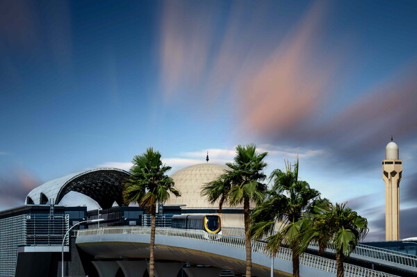 사우디아라비아 최초의 도시철도 '리야드 메트로'가 1일 정상 운행을 시작했다. 4호선 열차(노란색) 운행모습 (사진=삼성물산)