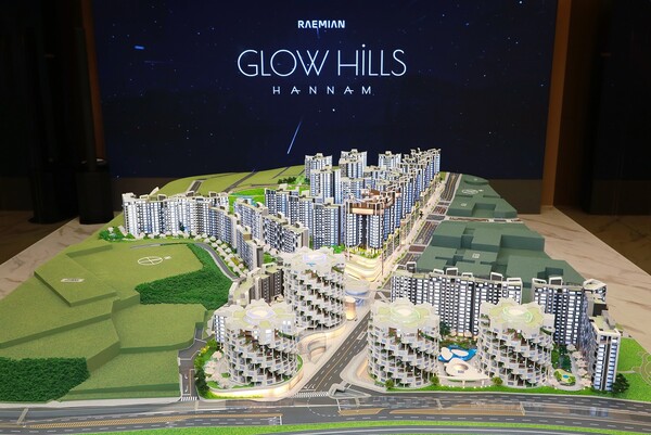 삼성물산 한남4구역 홍보관에 전신된 래미안 글로우힐즈 한남 모형 (사진제공=삼성물산)