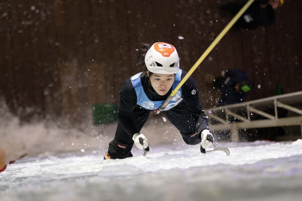 '2025 UIAA 청송 아이스클라이밍 월드컵 대회 스피드 부문 3위와 아시아선수권대회 2위에 오른 차유진 선수 경기 장면 (사진제공=대한산악연맹)