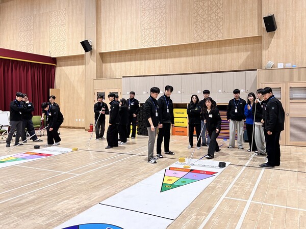 계룡건설 신입사원들이 팀빌딩 교육을 진행하고 있다. (사진제공=계룡건설)