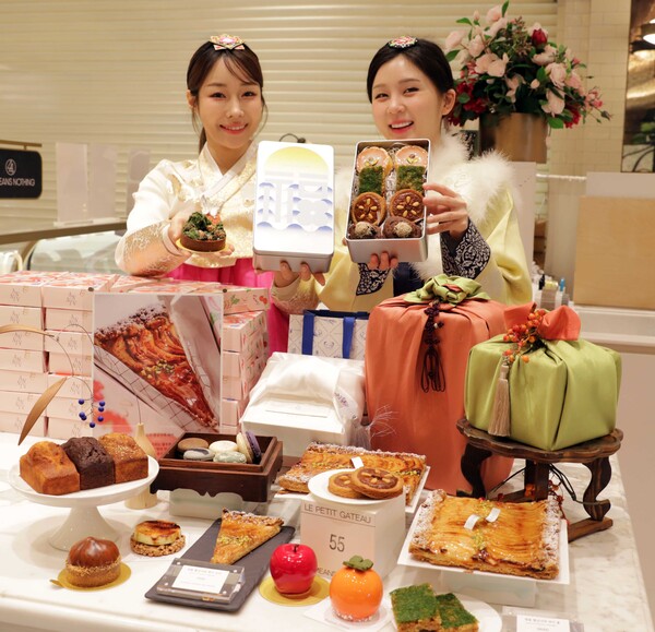 신세계백화점이 강남점에서 민속 명절 설을 맞아 우리 식재료를 활용해 만든 디저트를 선보인다. (사진제공=신세계백화점) 